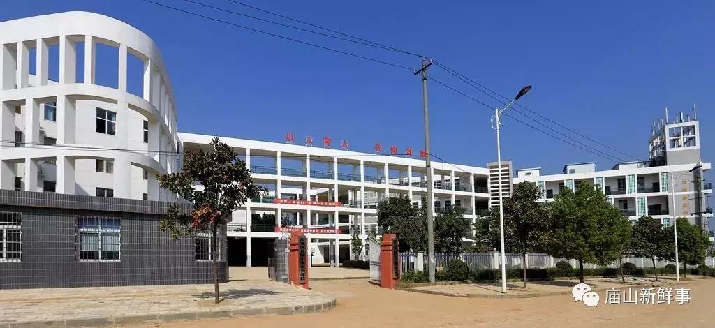 庙山长城中学升学率,江夏庙山长城中学初三有多少人