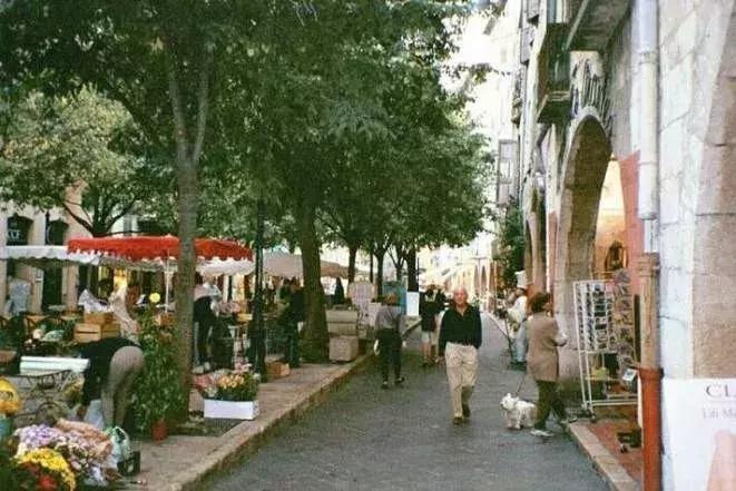 法国小镇格拉斯香水小镇,格拉斯香水小镇适合老人居住吗