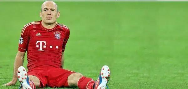 足坛被伤病毁掉的十大天才后卫,世界足球谁受伤最少