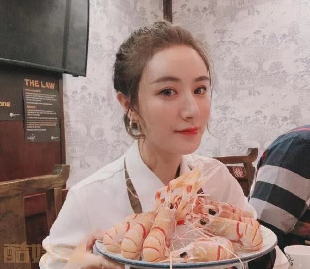 薇娅怎么有资格采访袁隆平,薇娅采访袁隆平一年收入多少