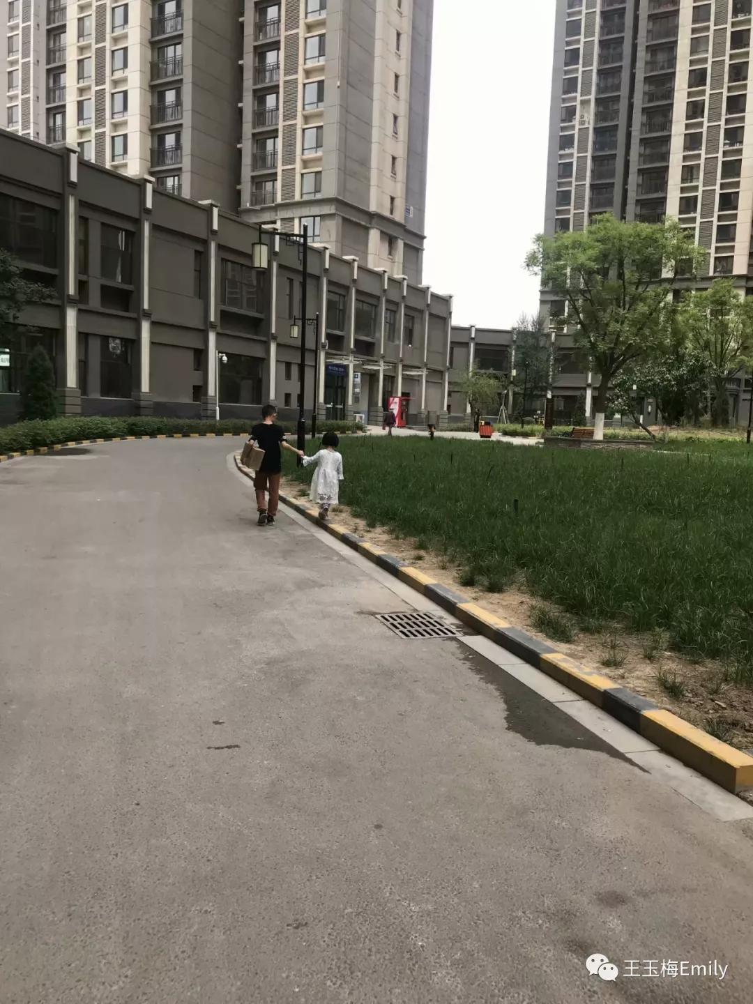 让孩子留守还是自己带在身边,为自己村子做点事