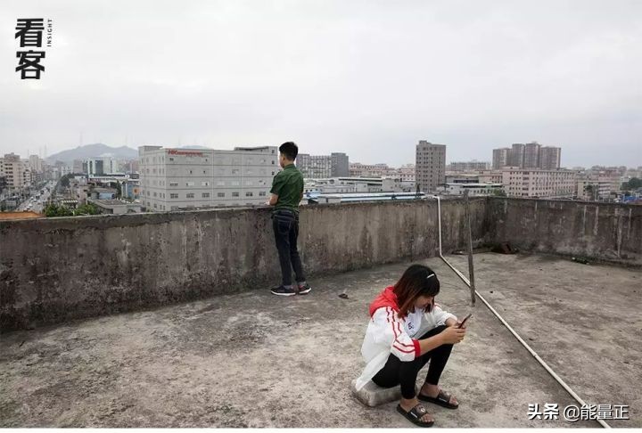 为了逃离包办婚姻，她们前往深圳打工赎身