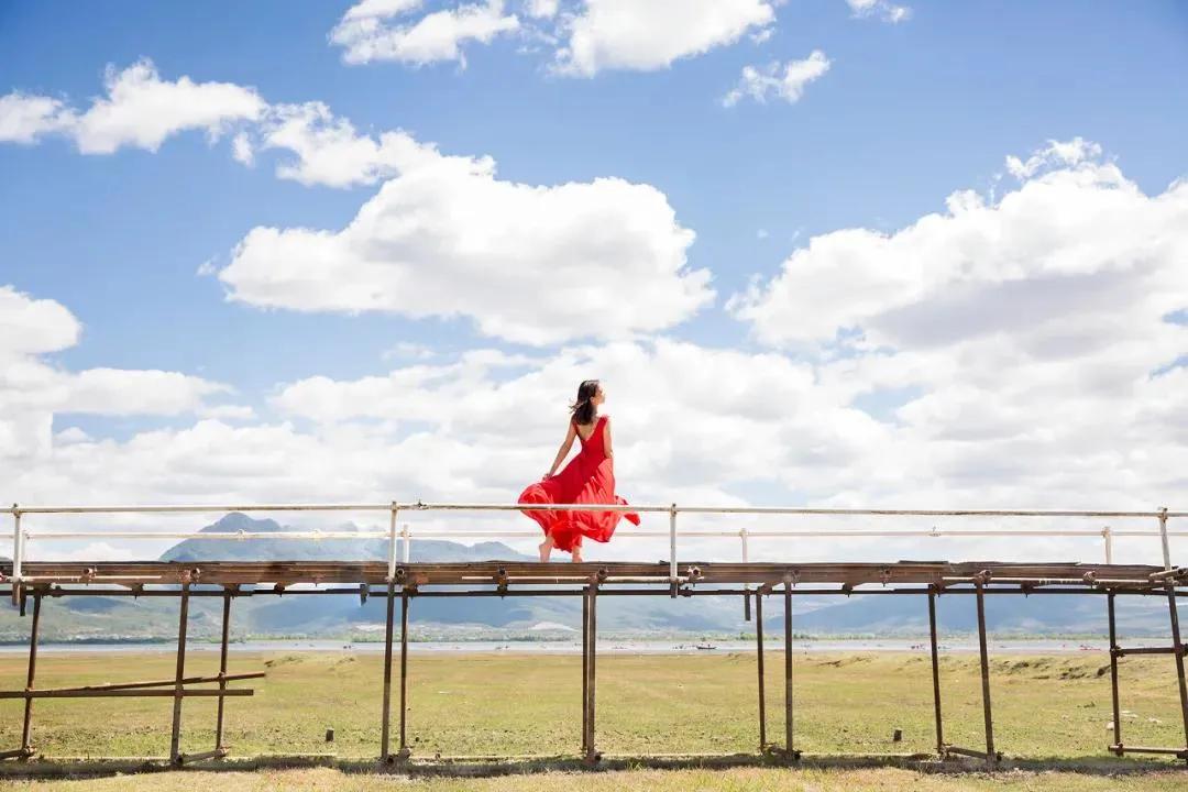 北京高管人妻*恋虐**男嫩模，震碎老公三观：睁眼吧，越刺激越要命