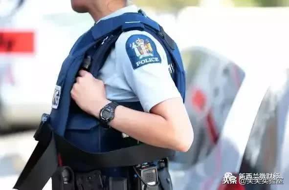 黑帮里面的钱和武器,黑帮用的东西是什么