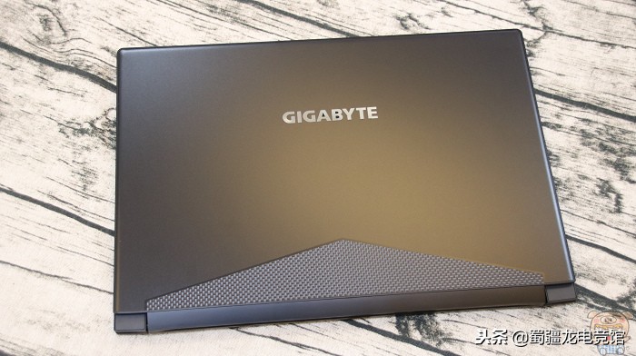 技嘉aero15xv8详细评测,技嘉游戏本aorus15x