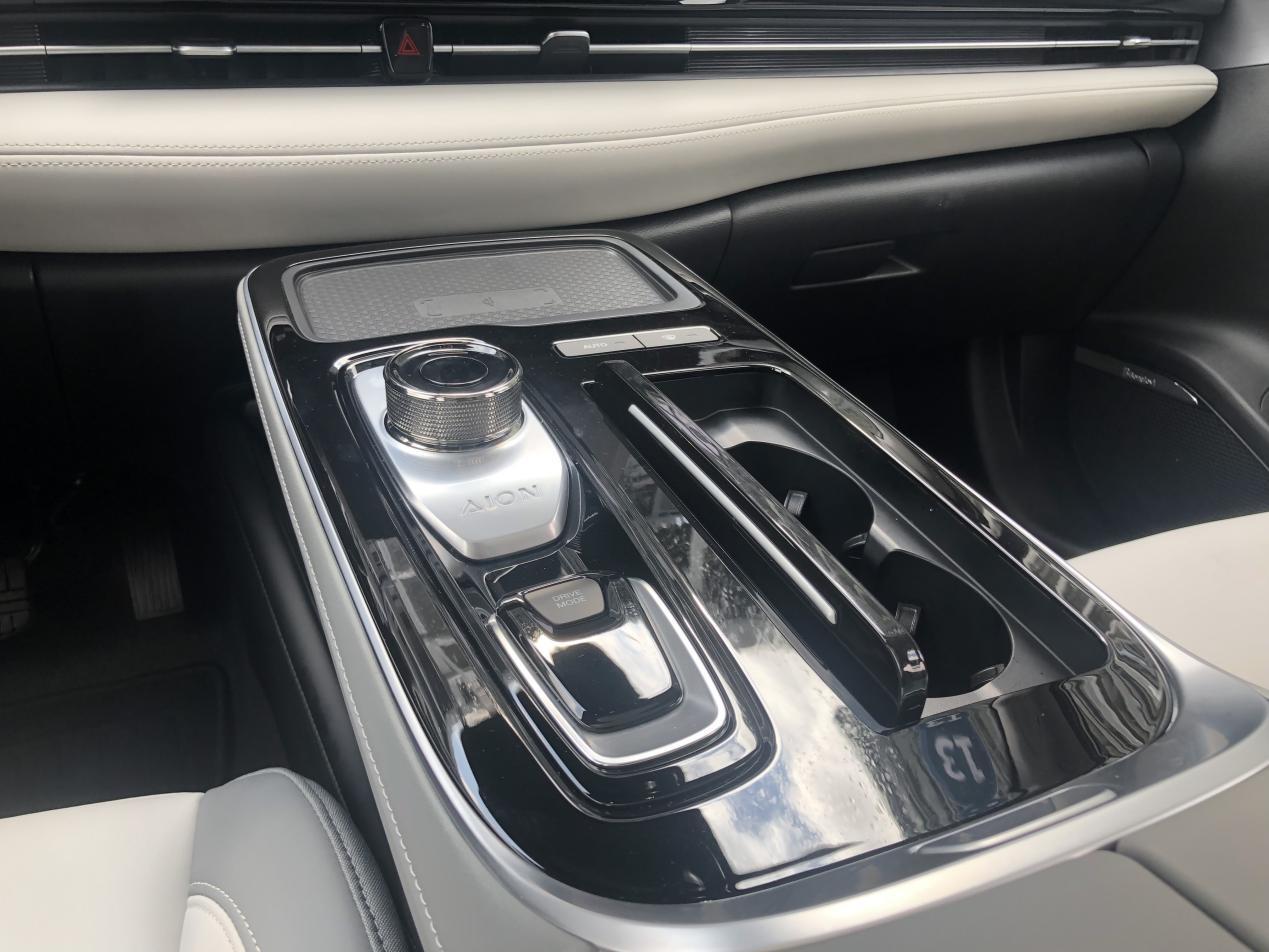 aionsplus全景天幕,广汽埃安aionsplus2022款