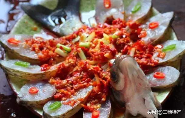 剁椒孔雀鱼的做法,剁椒孔雀开屏清蒸鱼