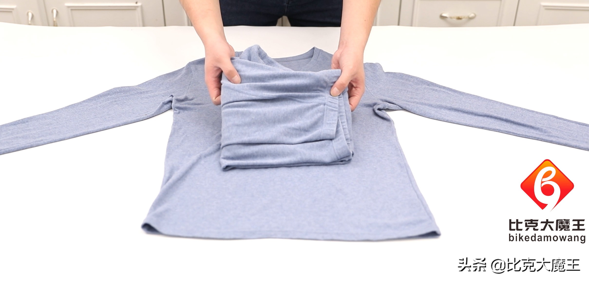 厚衣服怎么叠比较省空间,怎么叠厚衣服省空间行李箱