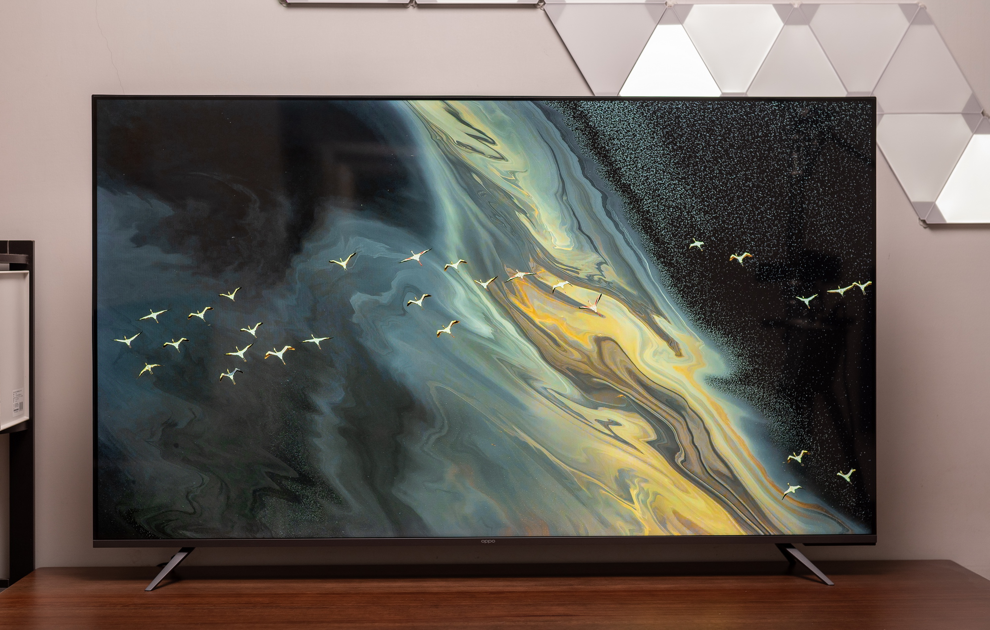 新电视装好之后要怎样才能开机,新电视到了怎么安装