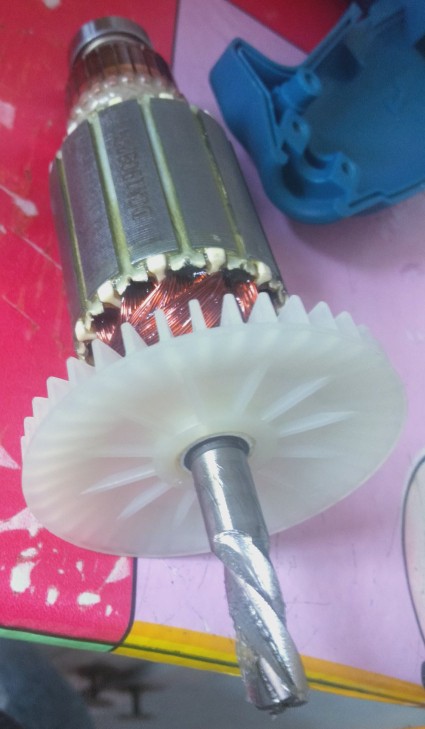 晶思达手电钻开关总成内部构造,插电款带冲击的手电钻