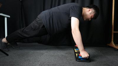 还在花冤枉钱去健身房？国产神奇魔力板，在家也能练出“大胸器”