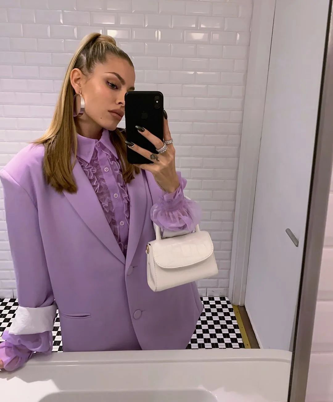 春夏就该选温柔挂！这个颜色的单品你衣柜里有吗？