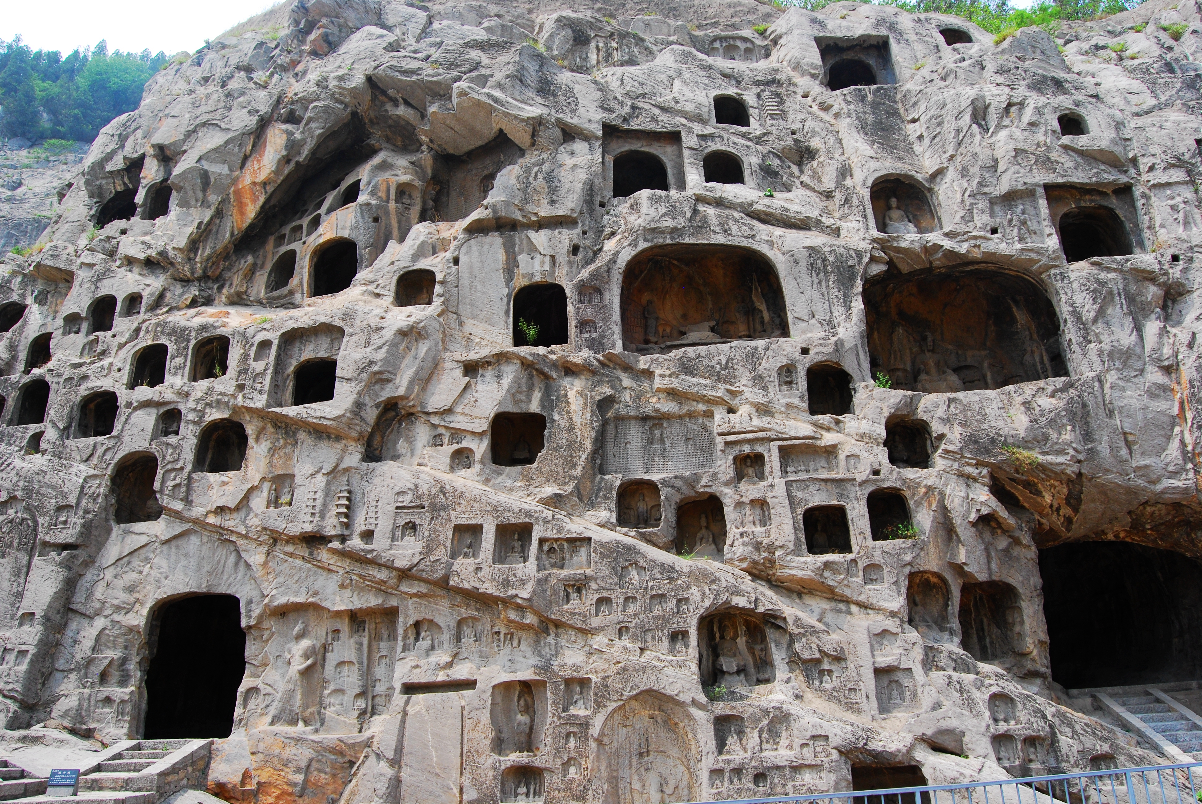 龙门石窟的卢舍那大佛的资料,龙门石窟卢舍那大佛的实际名字