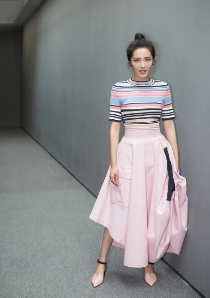 卫衣牛仔裤清新可爱,卫衣牛仔裤复古风