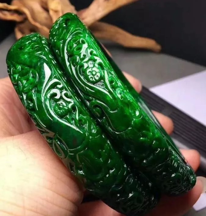 腾冲翡翠干青老料,翡翠干青金蟾摆件