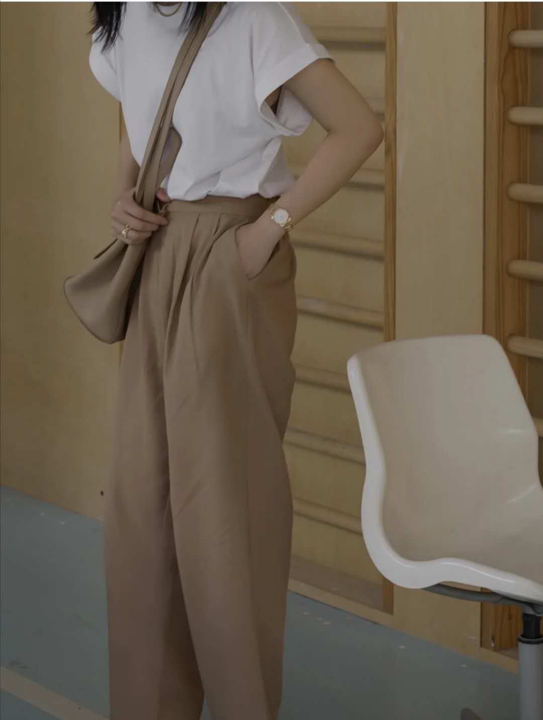 灰色上衣搭配卡其色裤子好看吗,冬季卡其色裤子搭配上衣图片