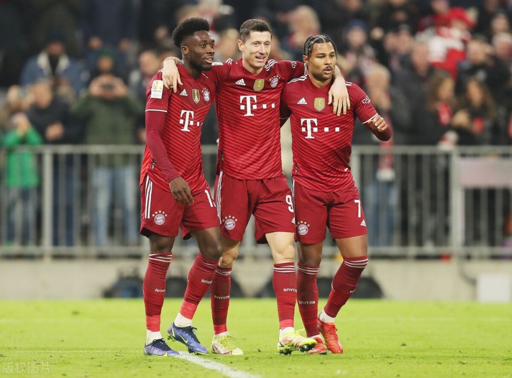 莱万2020-2021德甲进球全纪录,莱万破门波兰1-6惨遭比利时逆转