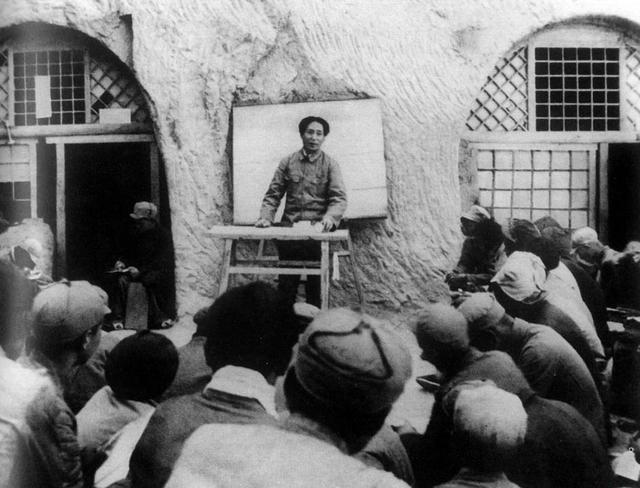 老红军嫌官小，扒开衣服让毛主席看伤疤，毛主席：我不识数