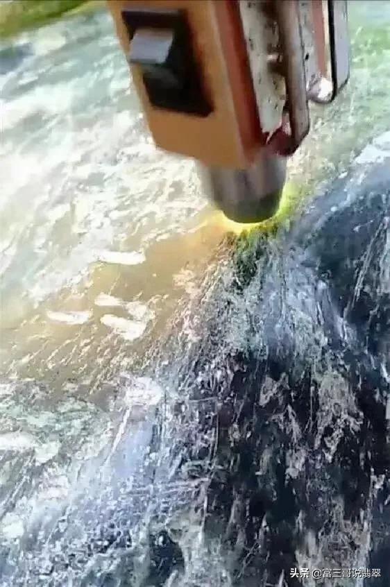 缅甸赌石怎么做,翡翠赌石之缅甸赌石