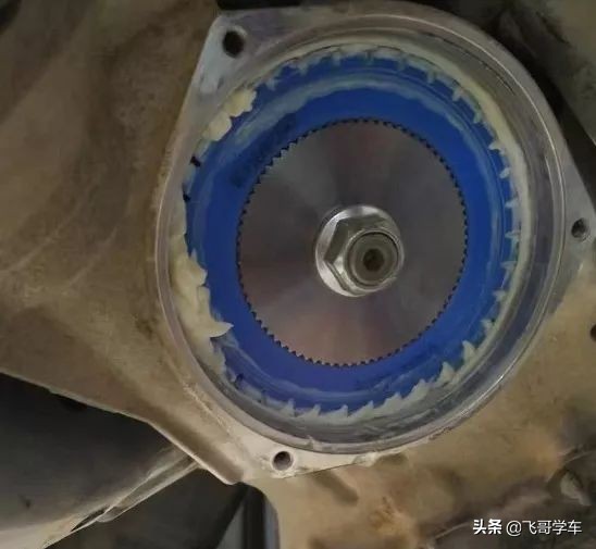 2011款斯巴鲁傲虎后备箱异响,斯巴鲁傲虎加油门发动机一边异响