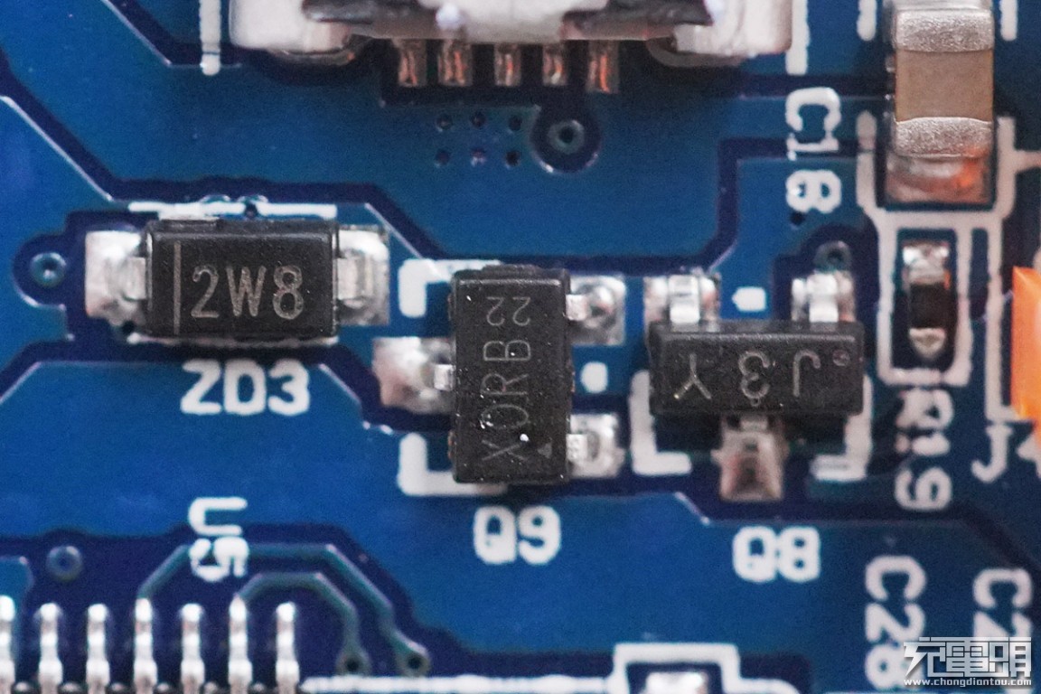 倍思30w超级硅充电器拆解,倍思65w移动电源拆解