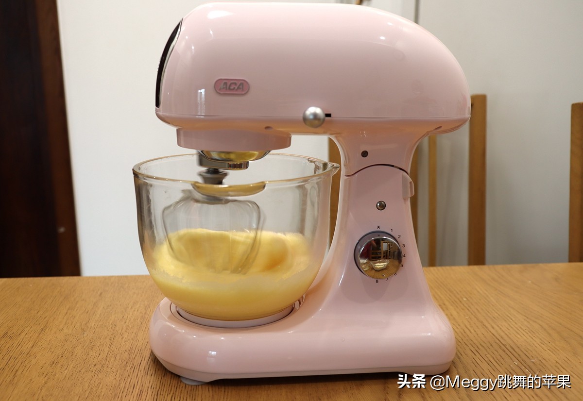 怎么用牛奶不用面粉做蛋糕最简单,五分钟懒人做蛋糕不用牛奶面粉