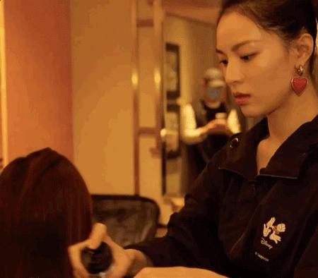 钟楚曦给网红化妆,钟楚曦百变波点