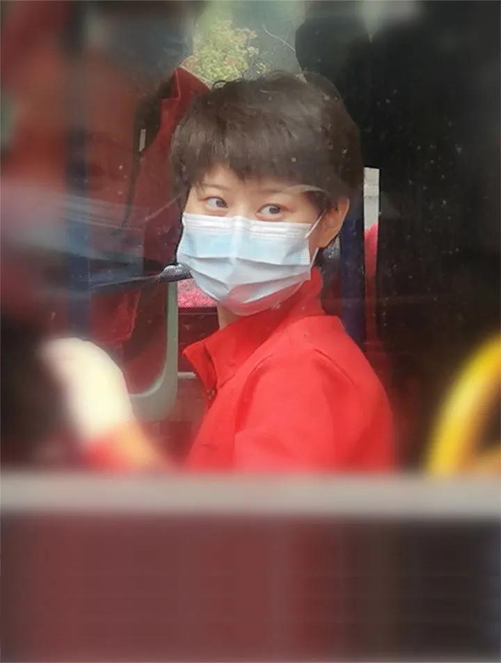 致敬2020每一个逆行的背影,回顾2019年消防员最美逆行背影