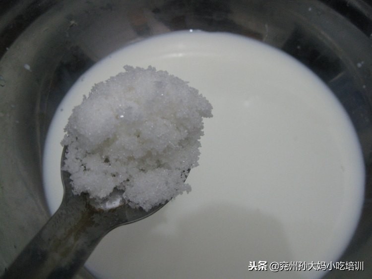 自家炸油条面的做法,家庭自制老面发面油条的做法