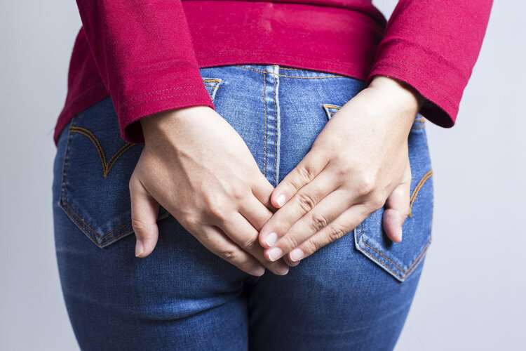 肛门潮湿瘙痒能吃盐酸依匹斯汀吗,女士肛门周围潮湿瘙痒是什么原因