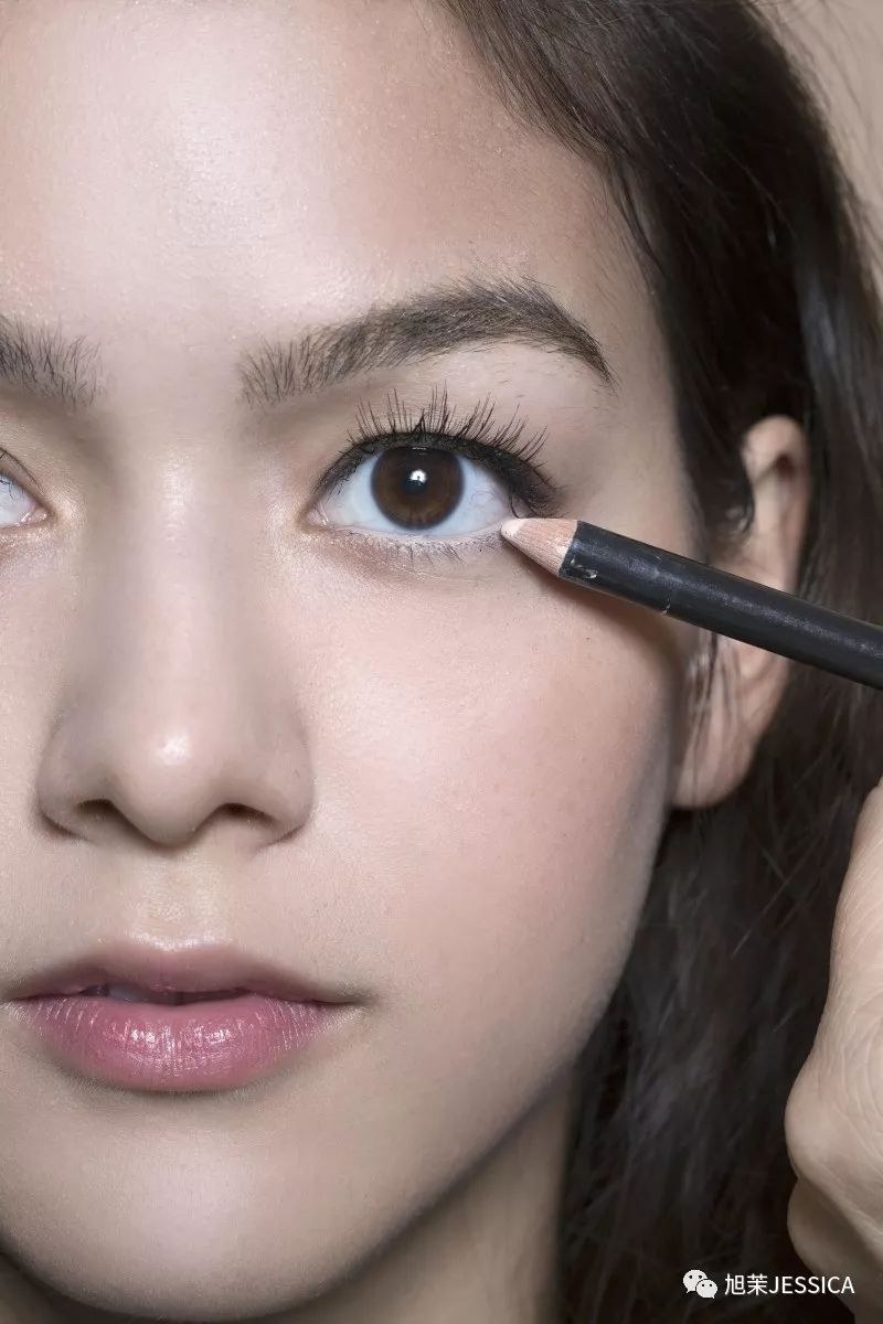 眉眼距小眼角向上如何画眼妆,杏圆眼怎么化中性妆