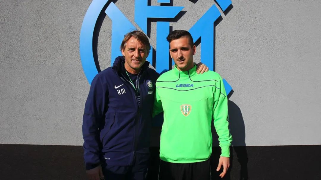 56岁教练才是意大利队最帅男人!穿LP戴百万RM,老男人不油腻典范