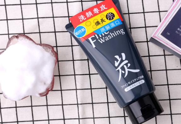 抖音上爆火去螨虫黑头的洗面奶,全网很火男生洗面奶