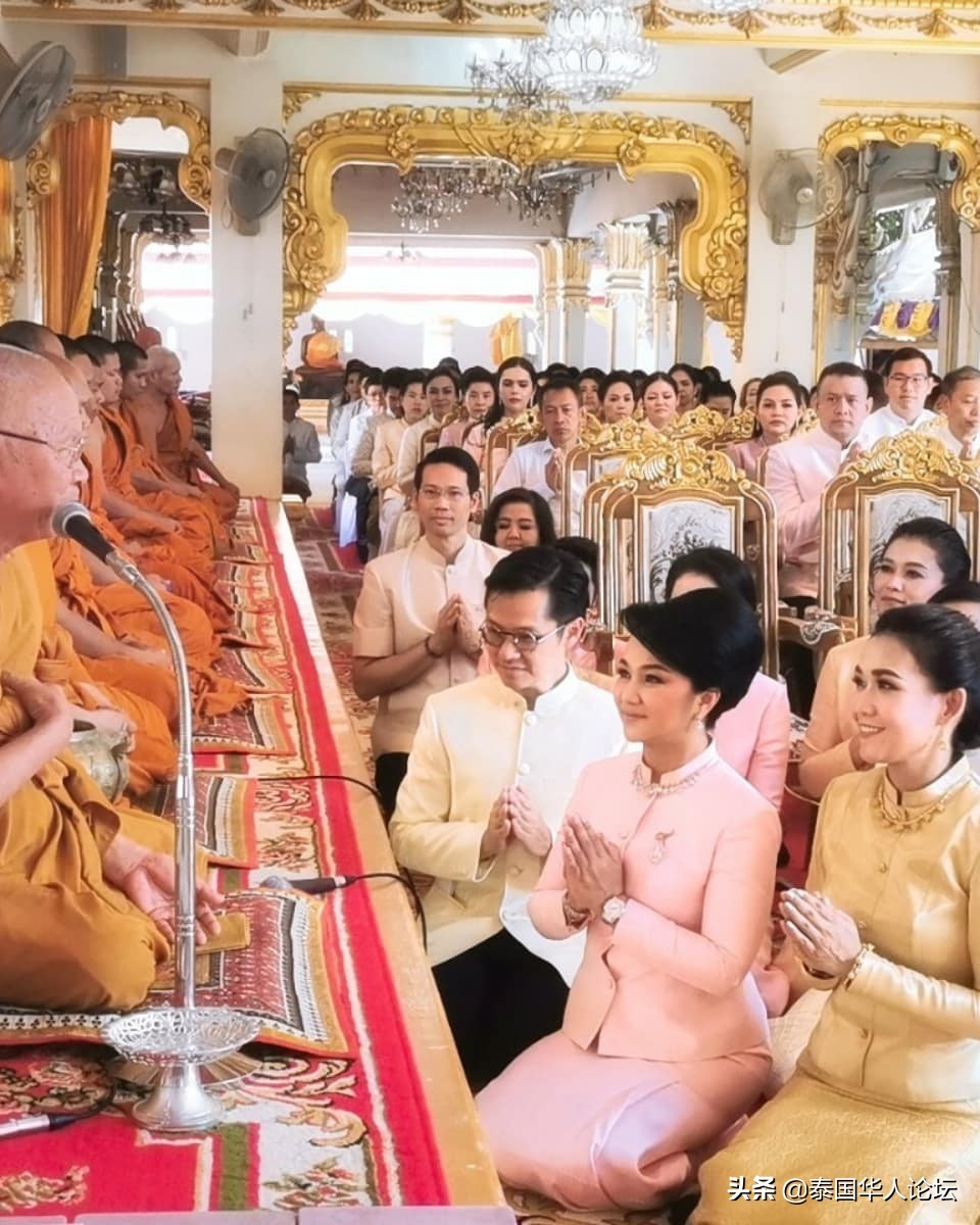 大手笔!泰国名主持敬献100铢黄金为佛寺镀金