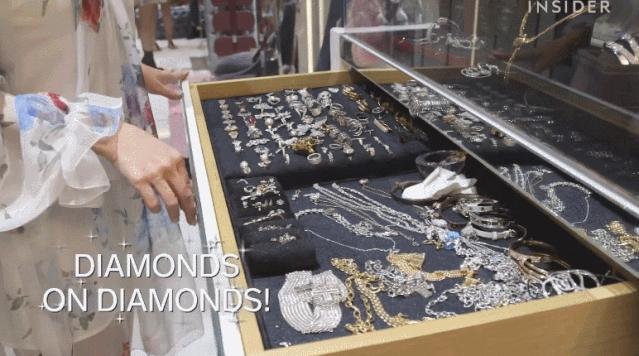 网上买的手链断在实体店修要钱吗,金手链断了维修怎么收费