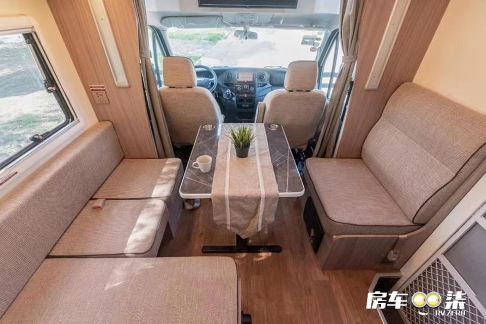 最适合日常通勤与旅游的b级房车,适合一个人的百万级小额头房车