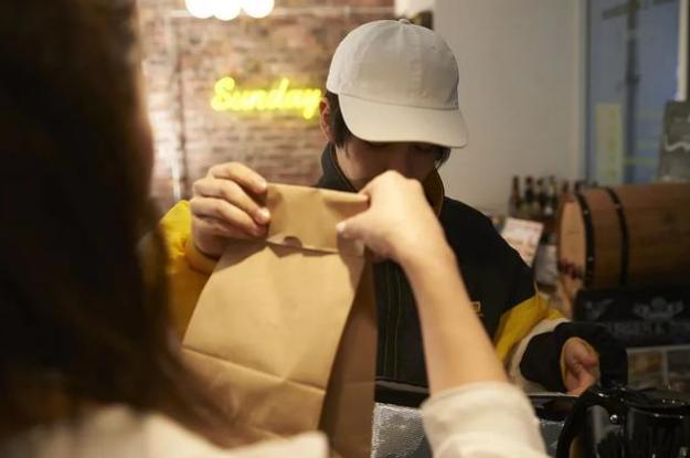 女研究生找不到工作流落街头,40岁单身女研究生好找工作吗