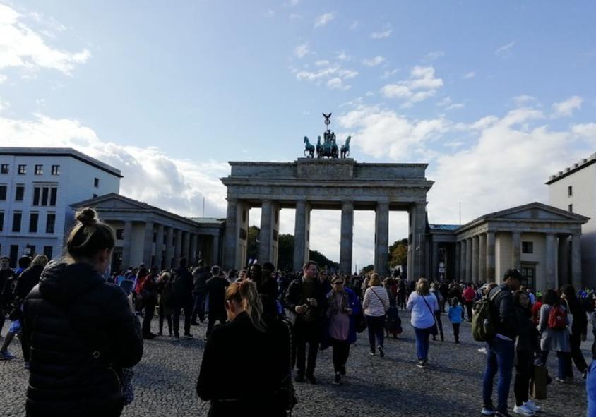 首个全马2022年超燃视频,横店马拉松2023全马颁奖直播