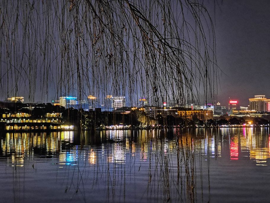 西湖夜游重启夜西湖美不胜收,开车夜游西湖视频夜景