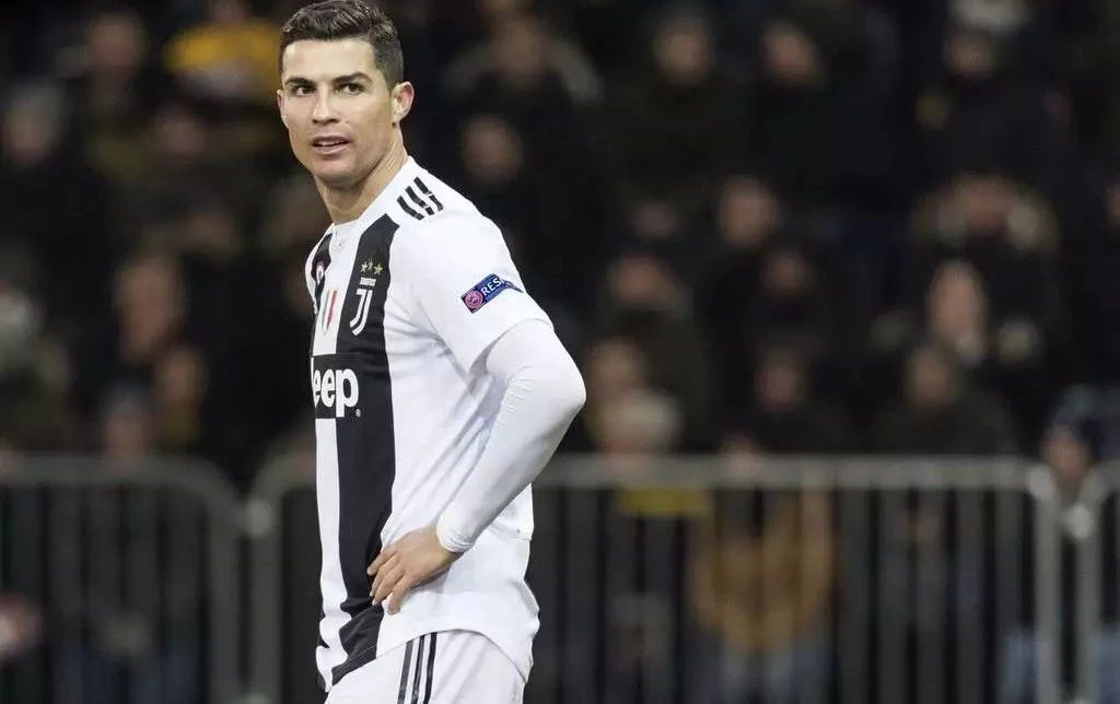 C罗迎两消息,王牌经纪人赞扬:孩子们的榜样,成谷歌搜索热词