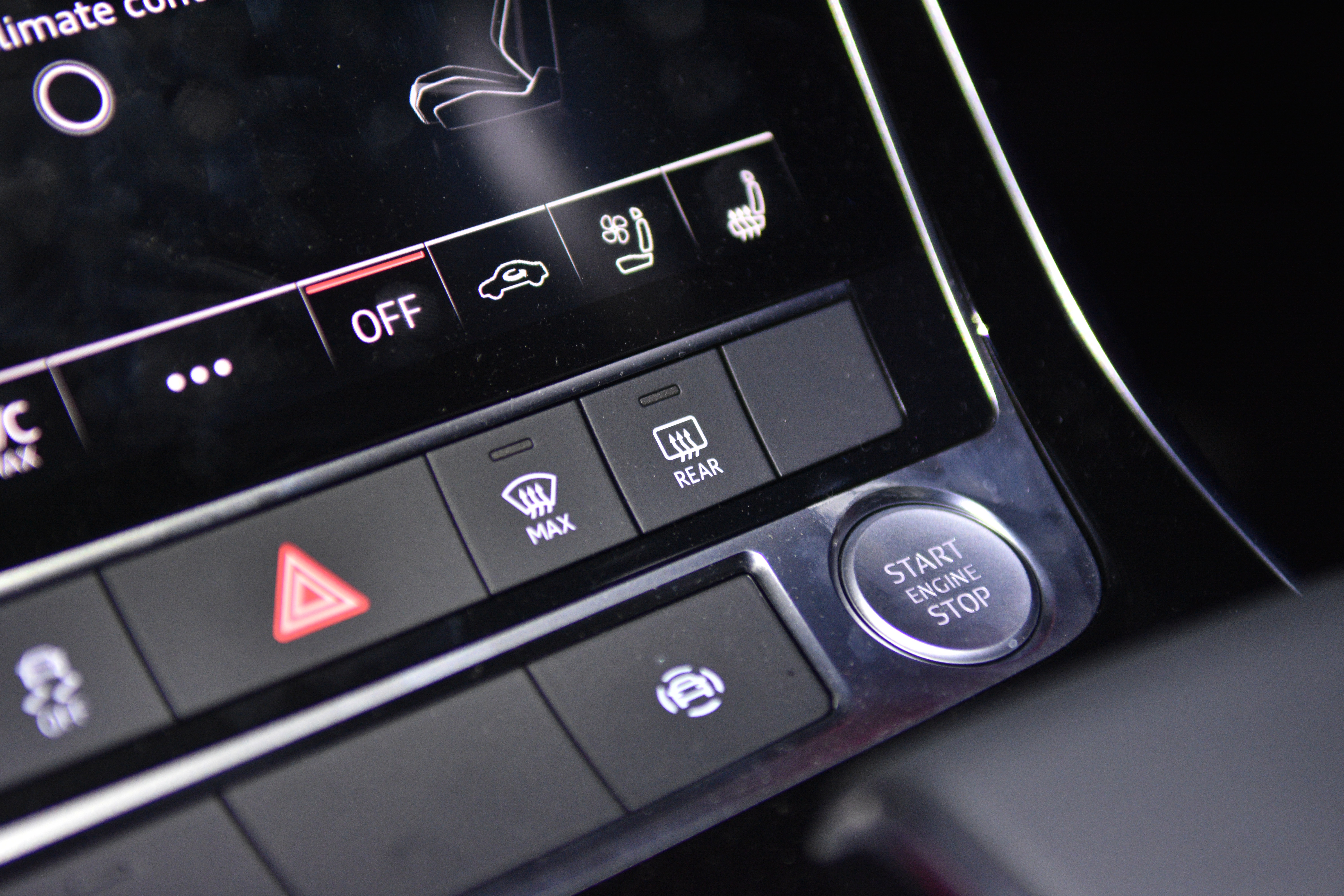 奥迪q8名场面,奥迪q855tfsi价格多少钱