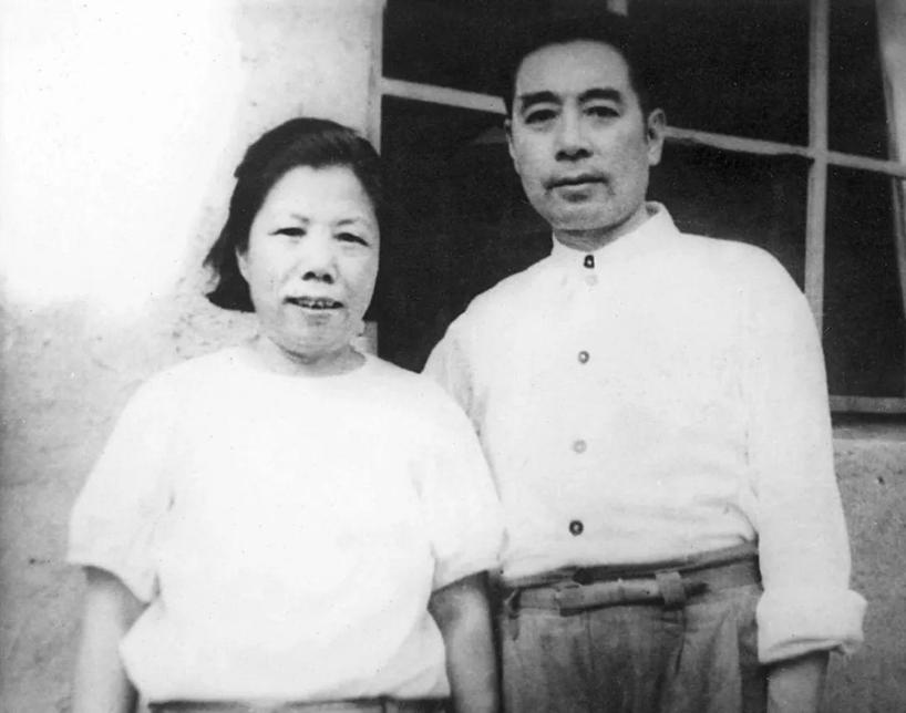 建国后,妇科医生劝*颖超邓**生娃,*颖超邓**思索后,为何说算了吧?