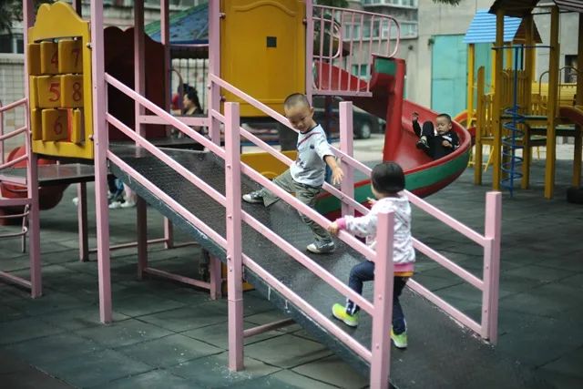 入园焦虑宝宝不爱说话,幼儿入园哭闹不想上幼儿园怎么办