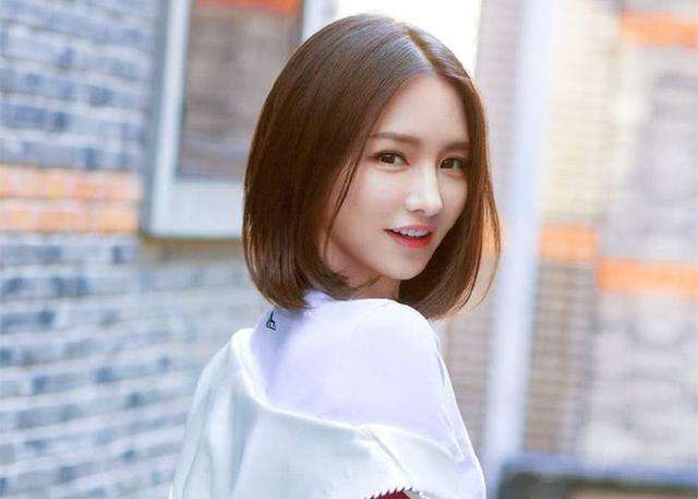 Miss晒出海南大学五一游玩照，网友：学会计的靠打游戏拿了冠军