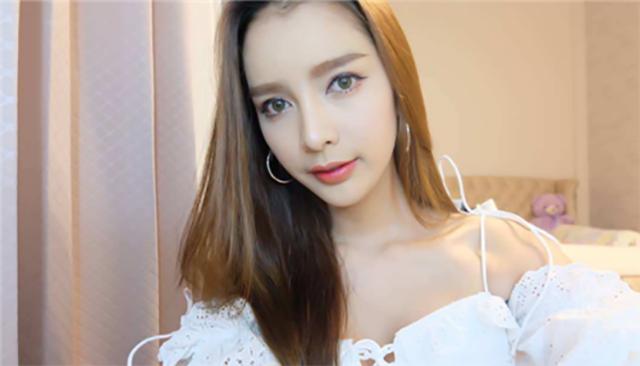 泰国最美人妖嫁中国富豪现状,泰国最美人妖王后现状