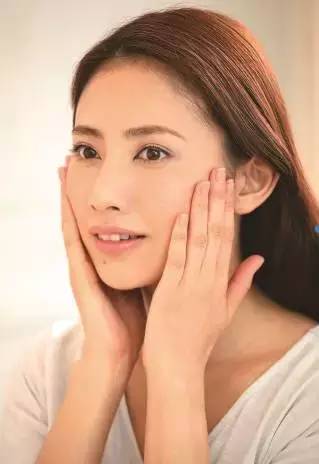 让法令纹和眼袋彻底消失的动作,有法令纹怎样锻炼才能减轻