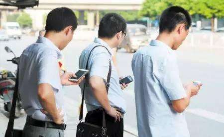 颈椎骨质增生伴曲度变直怎么回事,颈椎增生曲度变直会引起低压高吗