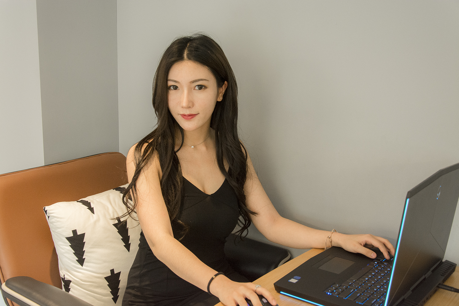 万元笔记本真的强？外星人15R4是否值得你充值信仰