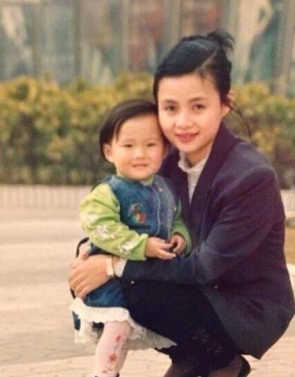 郭美美炫富的具体事件,炫富郭美美后来怎样