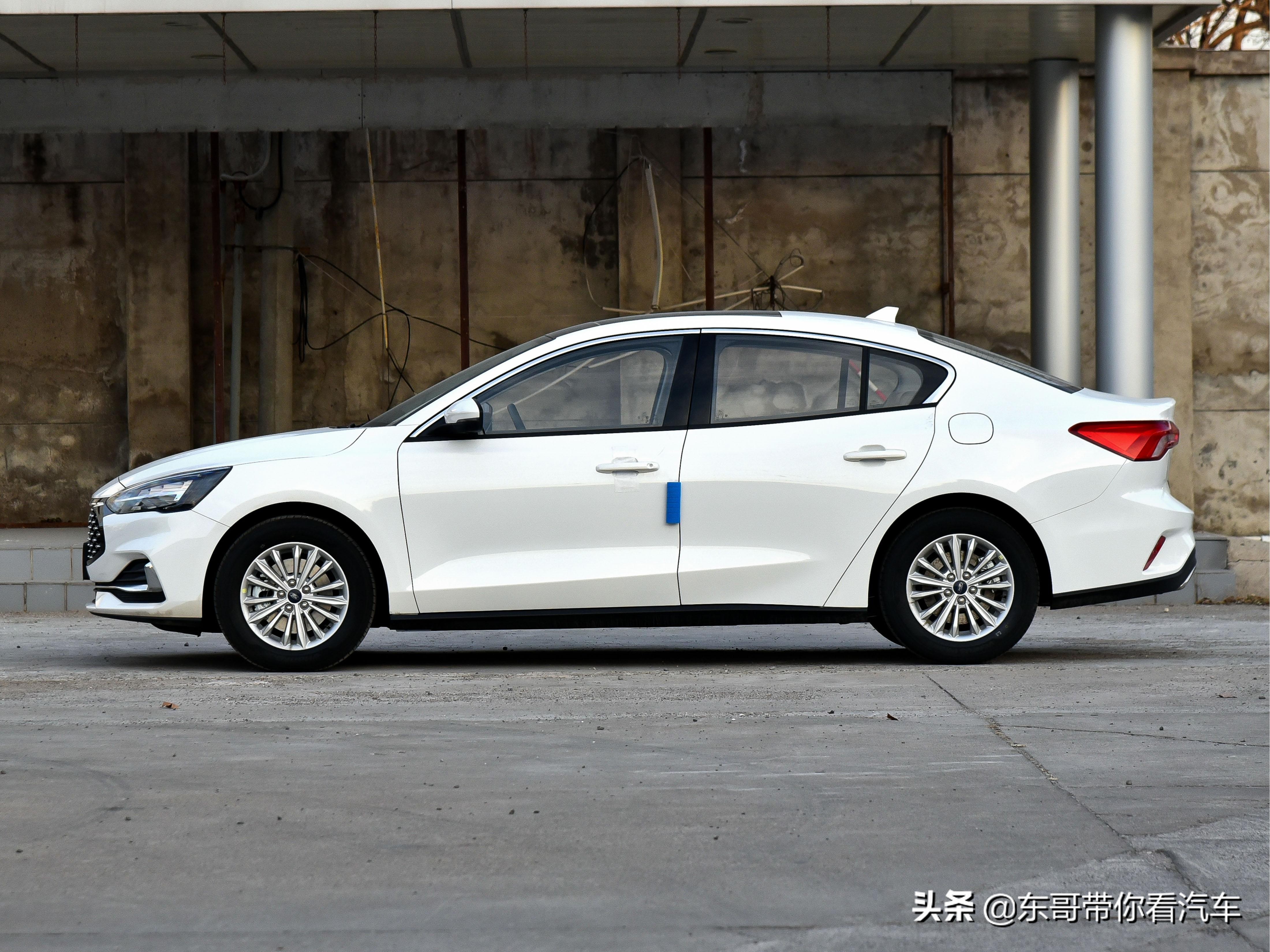 大众朗逸和福特福克斯哪个好,福克斯active与两厢朗逸